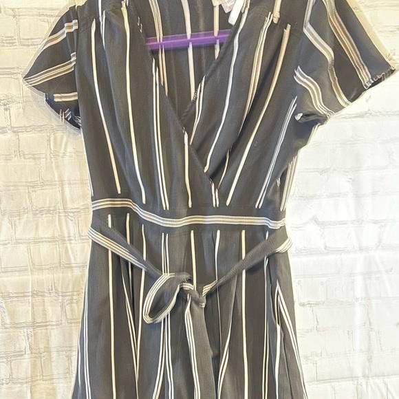 Xhilaration Size Medium Black & White Striped - Picture 14 of 15